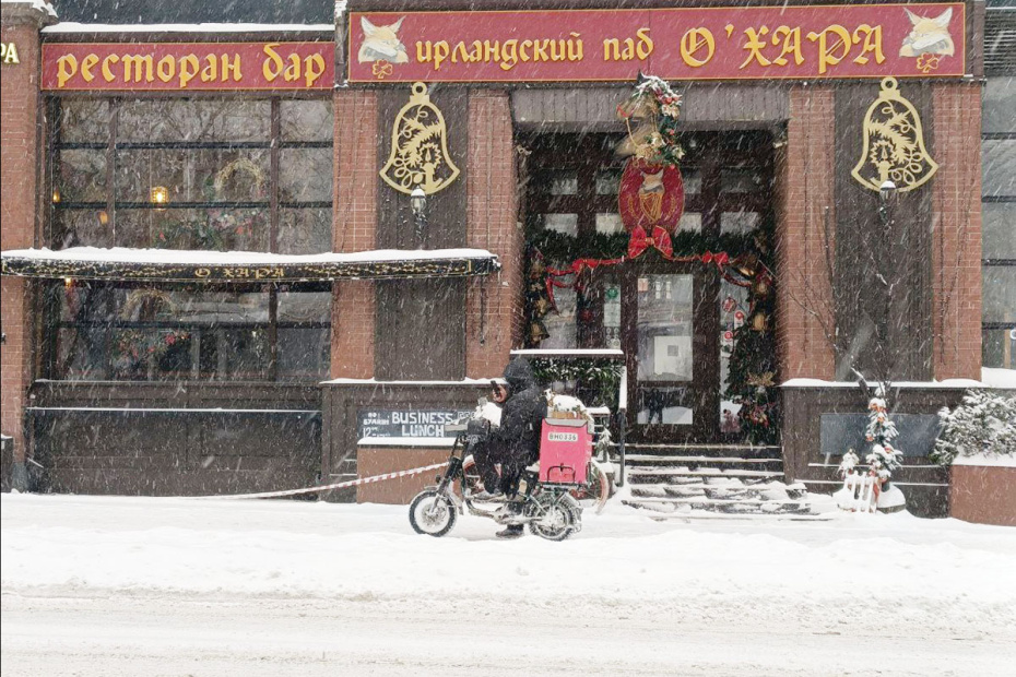 Последствия снегопада в Москве. По словам синоптиков, более трети месячной нормы осадков выпадет в Москве 27 января
