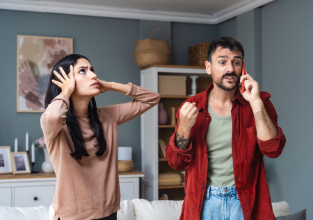 Юрист раскрыл, какой штраф может грозить за громкий скандал в квартире