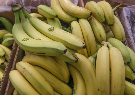 Тюменский бизнесмен украл 1,8 тонны огурцов и бананов для своего киоска