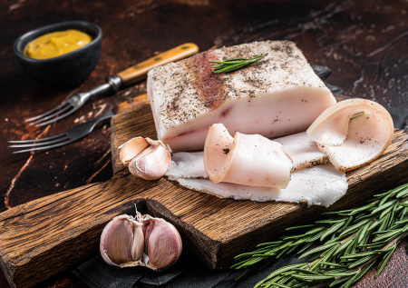 Шкурки от сала — не мусор: как превратить отходы в аппетитный холодец