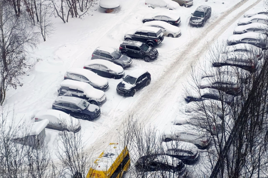 Последствия снегопада в Москве. По словам синоптиков, более трети месячной нормы осадков выпадет в Москве 27 января