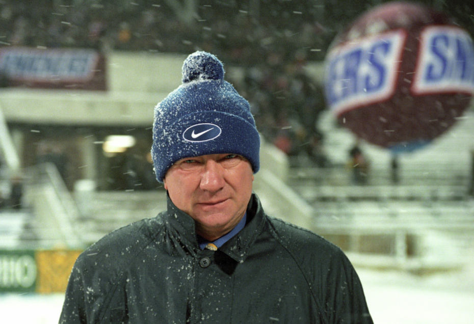 Отборочный турнир чемпионата мира по футболу 1998 года. Стыковой матч между сборными командами России и Италии. Тренер сборной России Борис Игнатьев. Центральный стадион «Динамо»