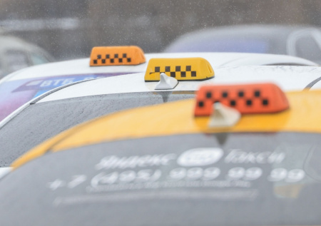 В Москве поездка в такси стала дороже авиабилета в Петербург