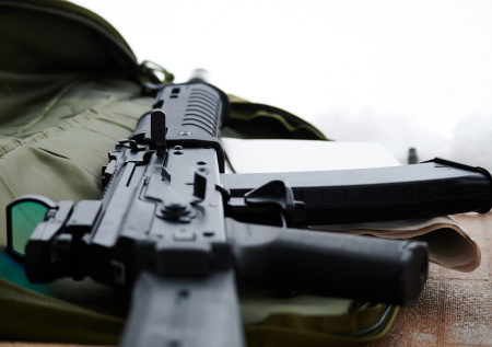 Неизвестный расстрелял людей из Калашникова в подконтрольном ВСУ городе
