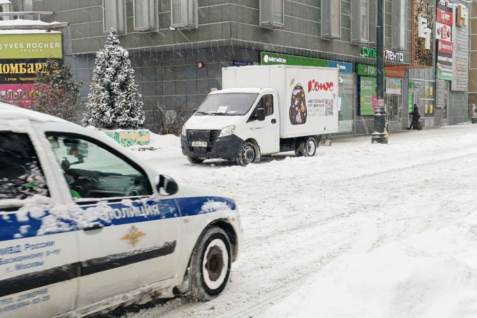 Последствия снегопада в Москве. По словам синоптиков, более трети месячной нормы осадков выпадет в Москве 27 января