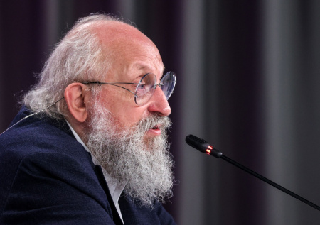 В России предложили делать сноски о вреде курения в школьной литературе