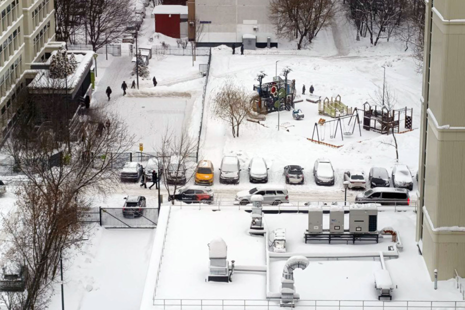Последствия снегопада в Москве. По словам синоптиков, более трети месячной нормы осадков выпадет в Москве 27 января