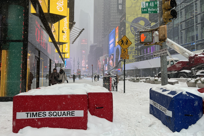 Последствия снежной бури в США