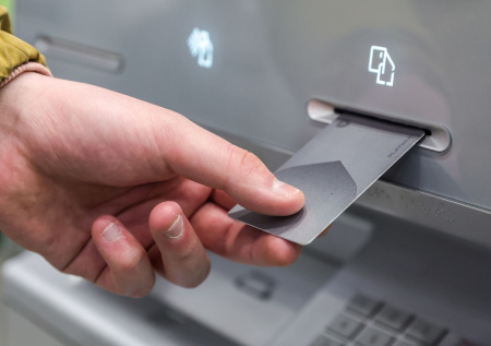 Названа причина, почему важно регулярно обновлять банковские карты