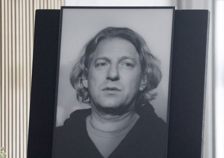 «Выбрал самую холодную ночь»: дочь Олейникова простилась с отцом