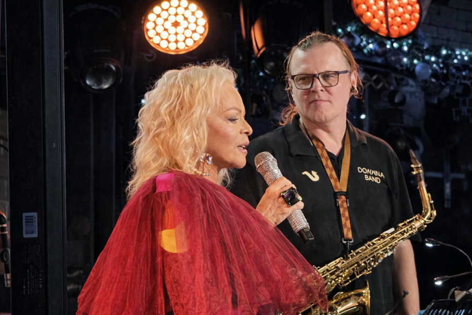 Лариса Долина в московском баре Petter