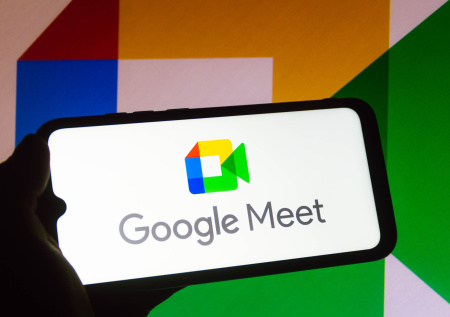 Франция демонстративно отказывается от американских Google и Zoom