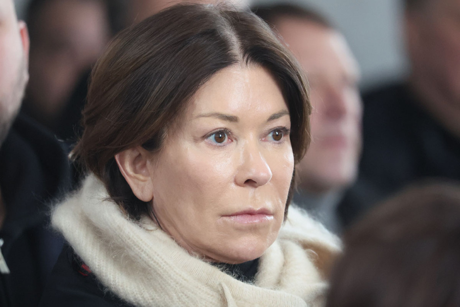 Телеведущая Ольга Слуцкер на церемонии прощания с продюсером и телеведущим Александром Олейниковым в прощальном зале Троекуровского кладбища