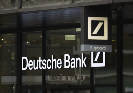 В офисах крупнейшего банка Германии прошли обыски