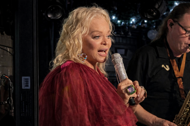 Лариса Долина в московском баре Petter