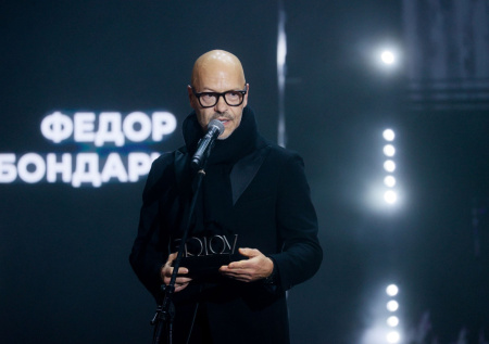 «Не юная красотка, а взрослая дама»: Бондарчука заподозрили в новом романе