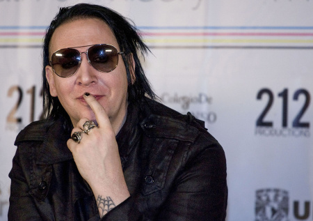 Дело против легендарного музыканта об изнасиловании снова попало в суд