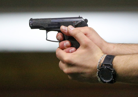 Случайная прохожая пострадала при стрельбе в Петербурге