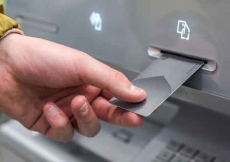 Россиян могут ограничить по количеству карт в одном банке