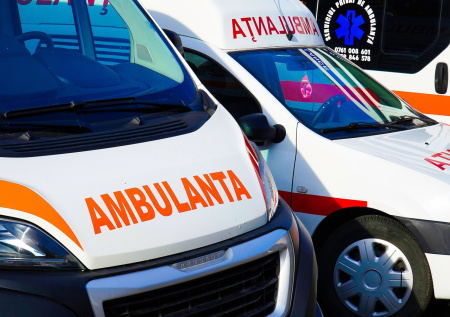 Микроавтобус с фанатами столкнулся с грузовиком на румынской трассе