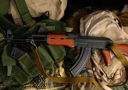 Два боевика открыли стрельбу по силовикам в Дагестане