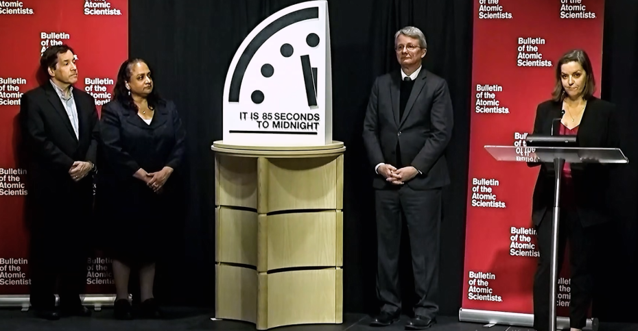США. Вашингтон. Символические часы Судного дня. В 2026 году часы остановились на отметке 85 секунд до полуночи
