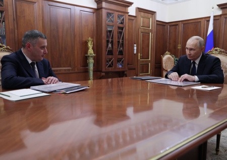 В Кремле сообщили о постоянном контакте Путина с Хинштейном после аварии