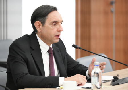 В Сербии указали на скрытое послание в сроках продажи доли России в NIS