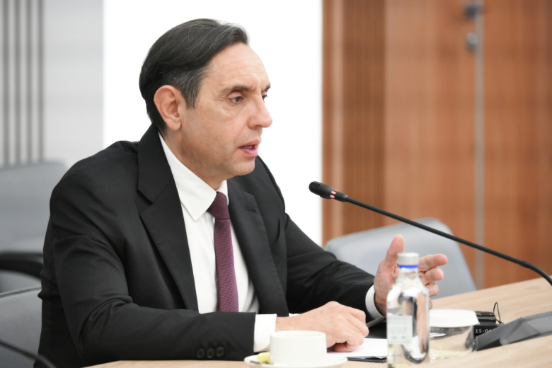 Александр Вулин