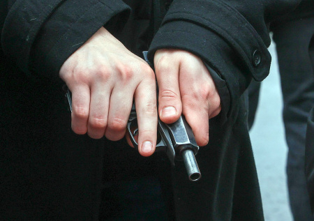 Россиянин выстрелил в охранника ради футболки за 2 тыс. рублей