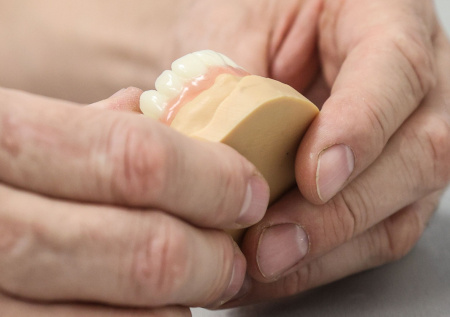 Зубопротезирование может стать доступнее для пожилых россиян