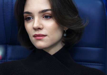 Медведева показала свадебное платье с корсетом и фатой