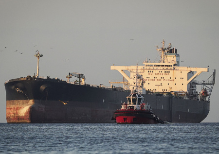 «Зомби-танкер» из России перепугал Средиземное море: что произошло, факты