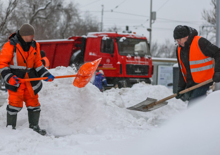 Горслужбы Москвы рассказали, как борются с последствиями мощного снегопада