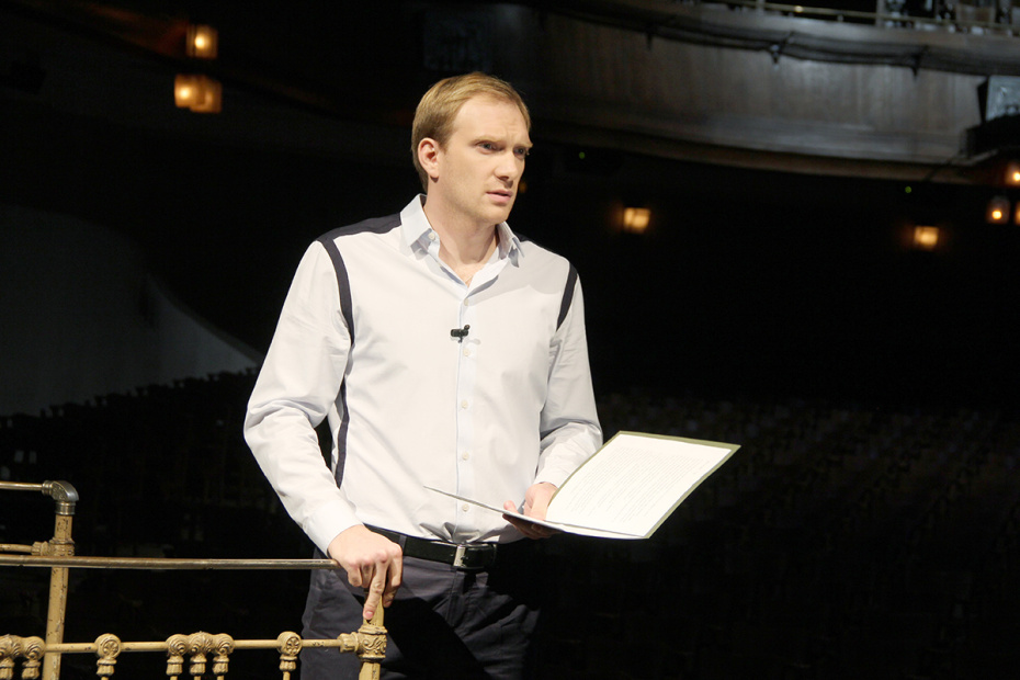 Андрей Бурковский на сцене Московского художественного театра, 2015 год