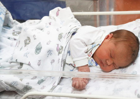 Демограф нашел способ, как повысить рождаемость в России