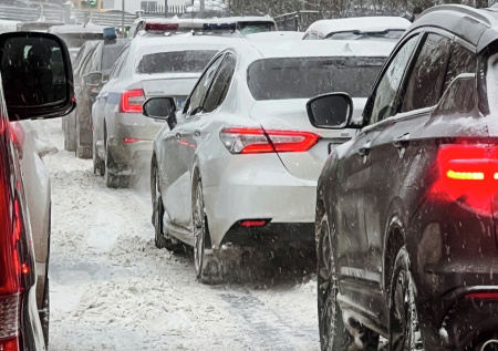 Московскую область сковали снежные заторы