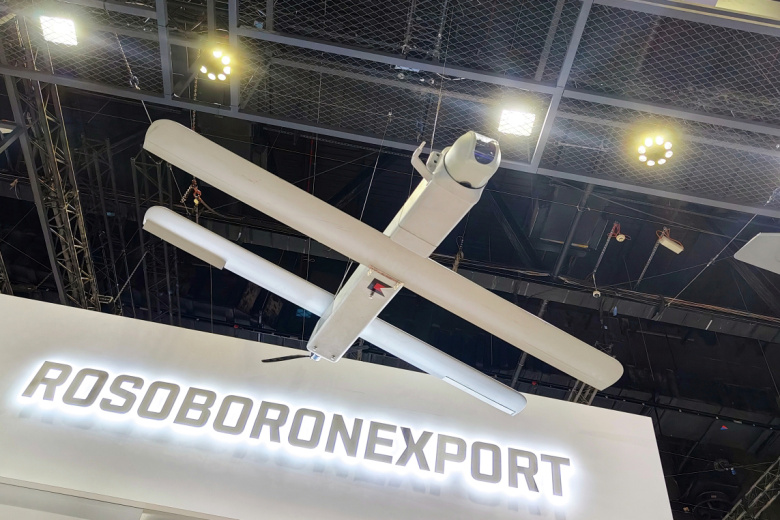 Российский дрон-камикадзе «Куб-2-2Э» от концерна «Калашников» на стенде «Рособоронэкспорта» на международной выставке по беспилотным системам UMEX 2026 в Абу-Даби