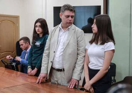 «Ходили к психологам»: адвокат сестер Хачатурян рассказал об их жизни