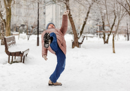 В Госдуме нашли способ, как обезопасить детей от падений в непогоду