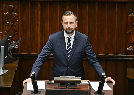 Глава МО Польши попал в неловкое положение перед важной встречей НАТО