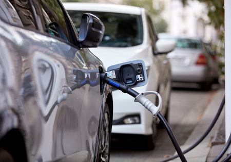 Россиянам ответили, что грозит за заряд электрокара в многоэтажке