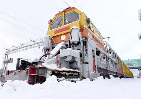 «Снегоборьба продолжается»: в МЖД рассказали о работах по расчистке дорог