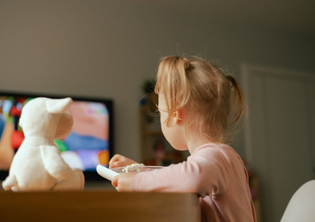 В Госдуме предложили запретить рекламу фастфуда с участием детей