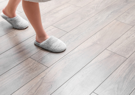 Скрип ламината больше не беда: простой способ вернуть тишину в дом без ремонта