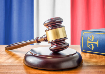 Няня залила в рот ребенка жидкость для очистки труб и попала под суд