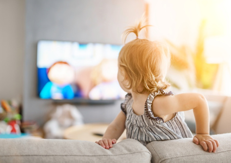 Диетолог оценила идею о запрете показа детей в рекламе фастфуда