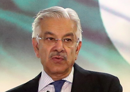 Министр обороны Пакистана попал в скандал с фальшивым рестораном Pizza Hut