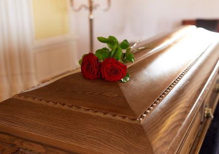 В Кирове засняли кощунственный инцидент с ритуальной службой и покойником