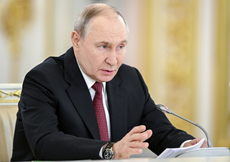 Путин распорядился вывести госкомпании России на биржу